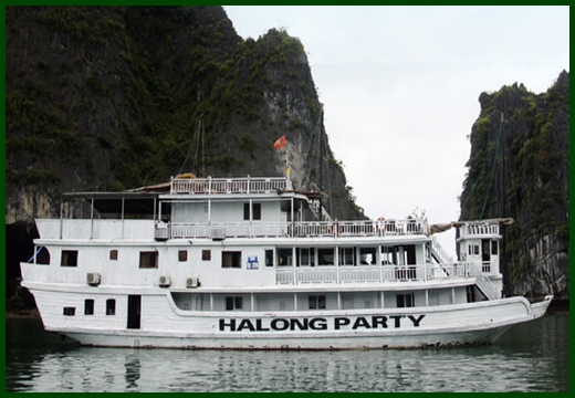 Halong Bay tour - Party junk cruise